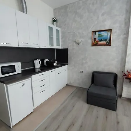 Съни Бийч Плаза